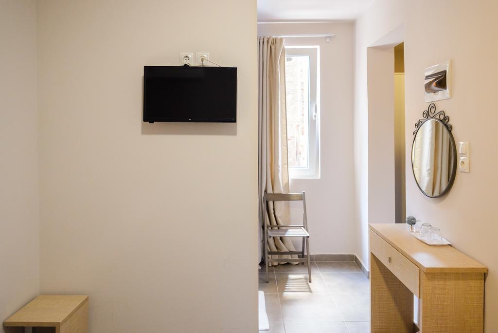 LUX Hotel Piraeus Buitenkant foto