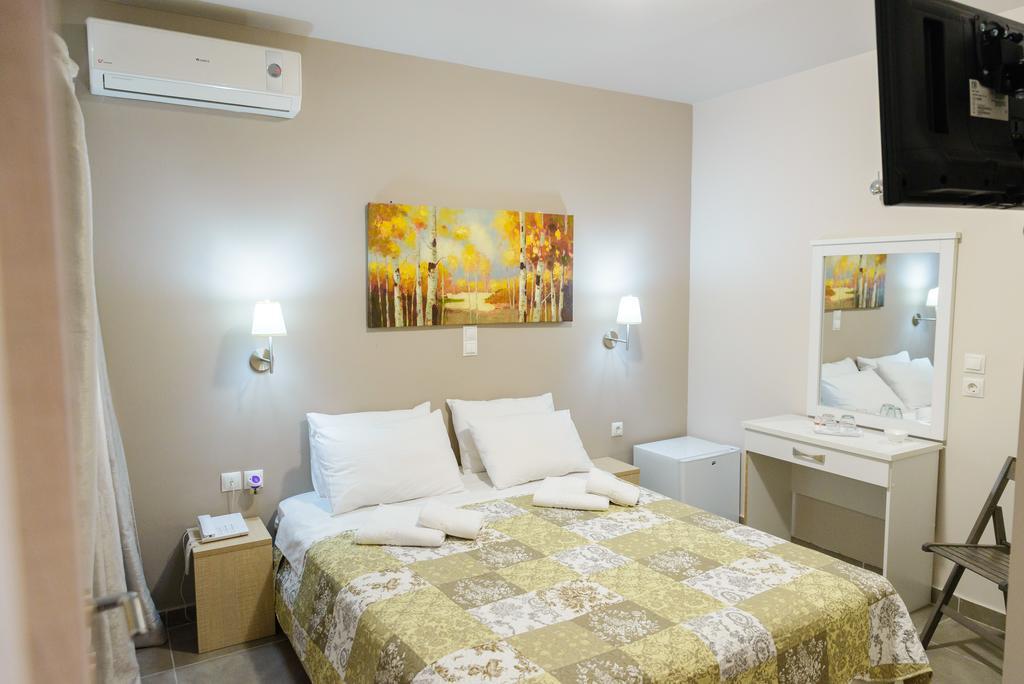 LUX Hotel Piraeus Buitenkant foto