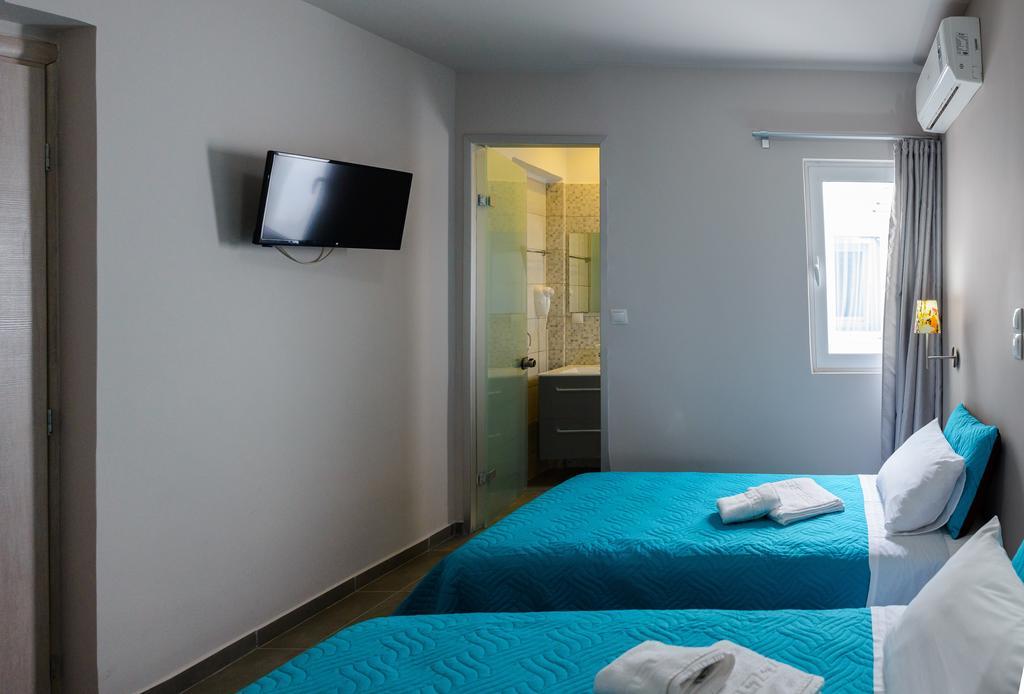 LUX Hotel Piraeus Buitenkant foto