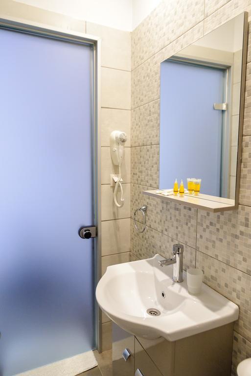LUX Hotel Piraeus Buitenkant foto