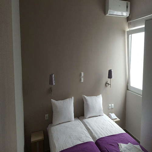 LUX Hotel Piraeus Buitenkant foto