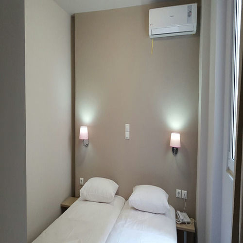 LUX Hotel Piraeus Buitenkant foto