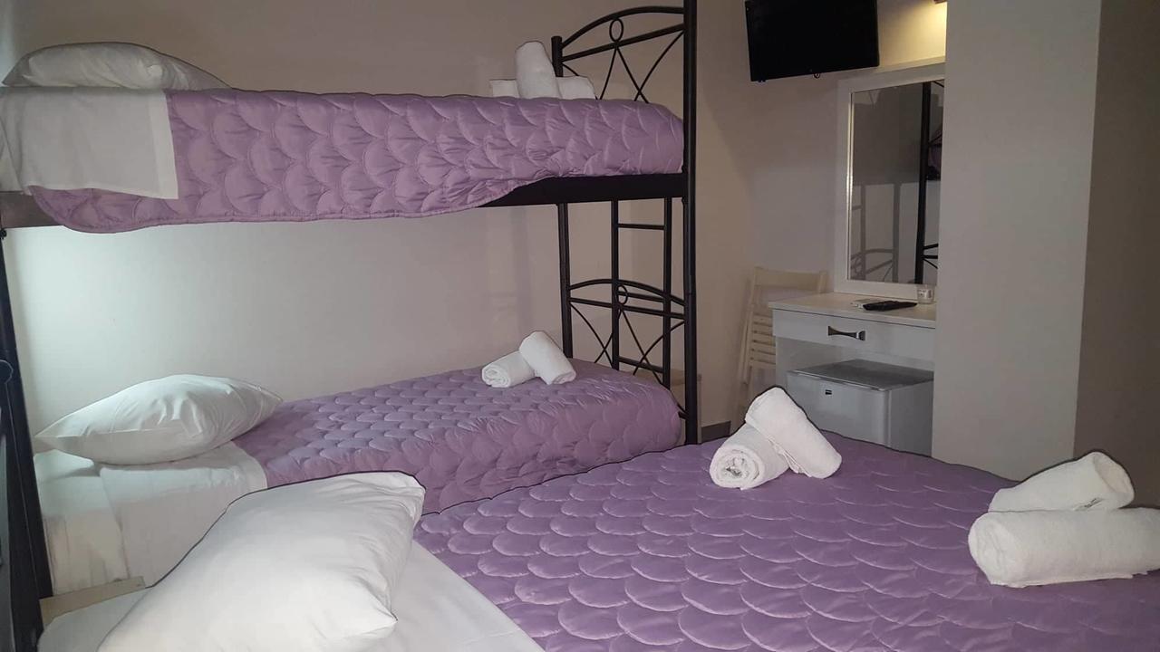 LUX Hotel Piraeus Buitenkant foto