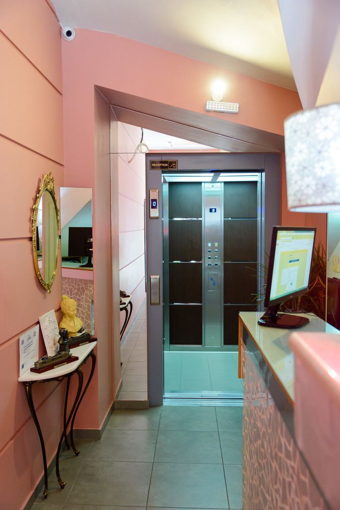 LUX Hotel Piraeus Buitenkant foto