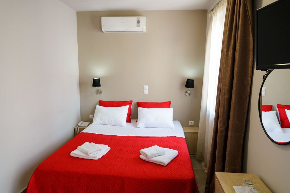 LUX Hotel Piraeus Buitenkant foto
