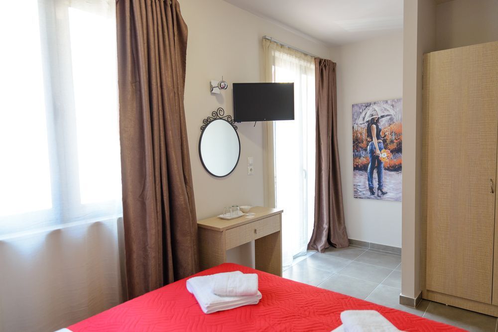 LUX Hotel Piraeus Buitenkant foto