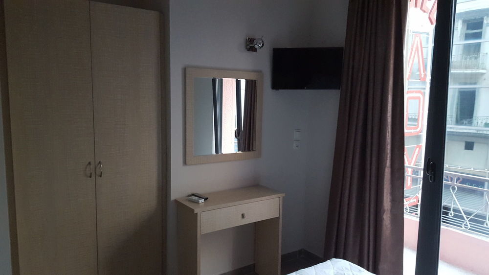 LUX Hotel Piraeus Buitenkant foto