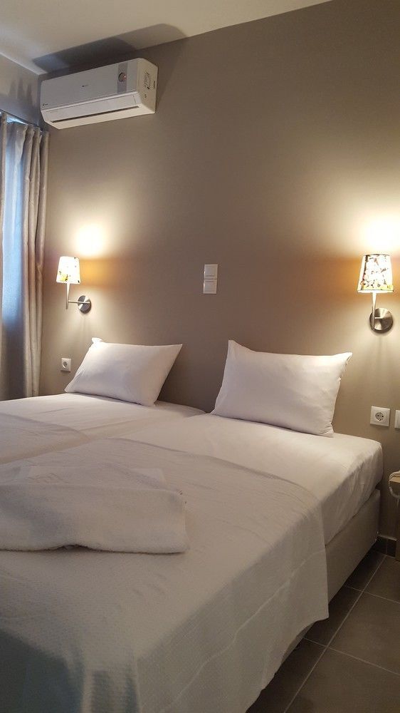 LUX Hotel Piraeus Buitenkant foto